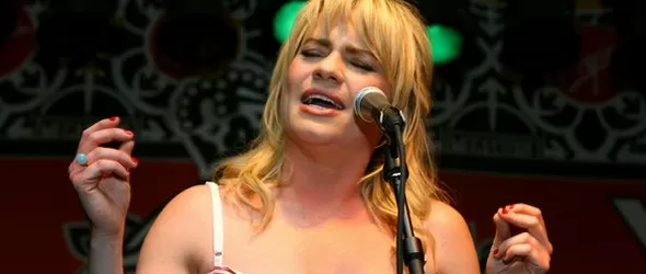 Дъфи отмъкна три награди BRIT!