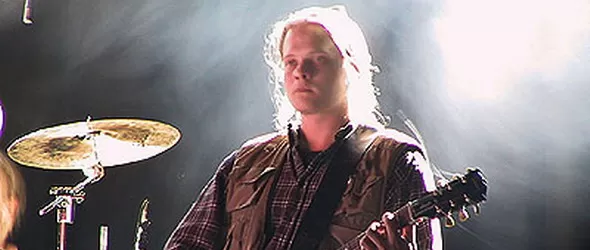 Почина китаристът на финландците Сентънст