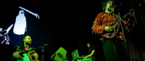 Ориенталски дъб: Баба Зула отново в София!