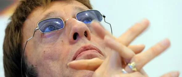 С извъбрачна щерка се сдобил Робин Гиб