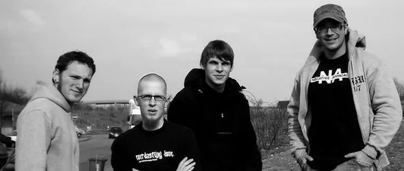 Немците Аут Ъф Степ се присъединяват към мини турнето на Apurtu