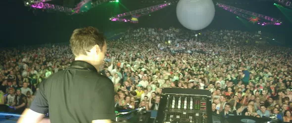 Пол ван Дайк с подарък за най-верните си фенове на Великден!