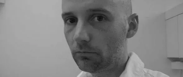 Моби си счупи глезен