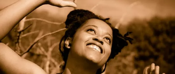 Кадър по кадър: горещата Сара Тавареш с нов албум в София!