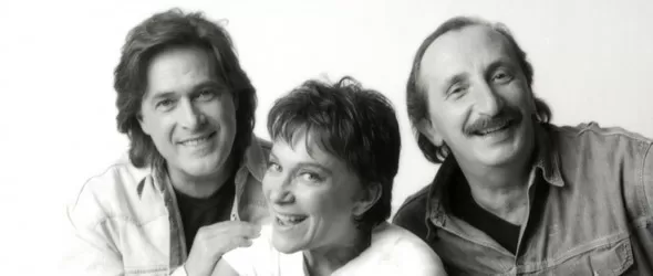 Три дами ще заведат приятел на концерта на Рики Е Повери