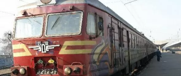 Ясно е разписанието на Каварна рок-ен-рол влаковете за AC/DC!