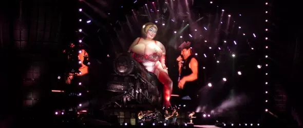 AC/DC удариха като мълния Атина снощи