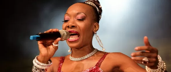 Мейзи Уилямс (Бони Ем) на летище София днес