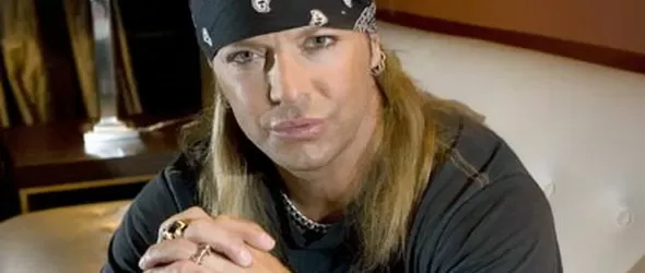 Фронтменът на Пойзън с травма, след удар в сценичен декор