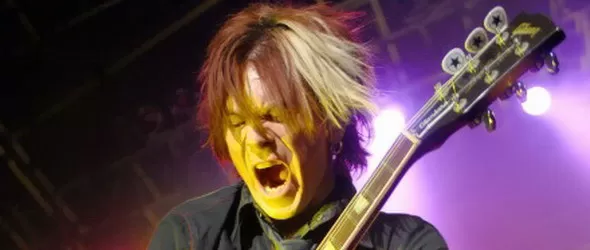 Китаристът на Алис Купър открива нов бар с пищно празненство