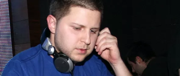 DJ Версус отново пилот в Night Flight Party