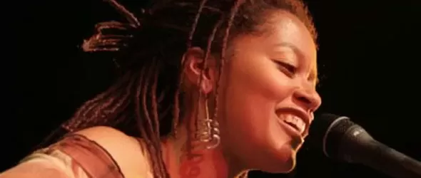 Двама късметлии ще водят по приятел на концерта на Сара Тавареш