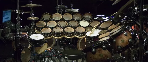 За няколко барабанисти повече
