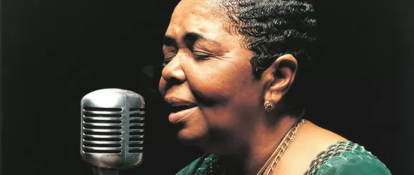 Щастливата тъга на Сезария Евора