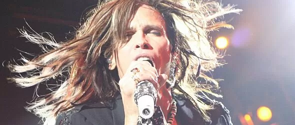 Стив Тайлър от Аеросмит се преби