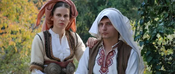 На седянка по вечерно време с автентичен фолклор в Мелник