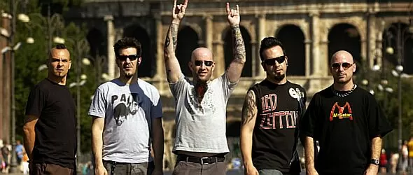 Антракс си искат стария певец