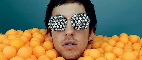 Калвин Харис заряза партитата и алкохола