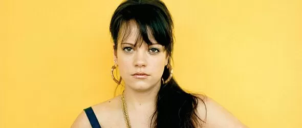 Инжекция в задника на Лили Алън преди концерта й в Хелзинки