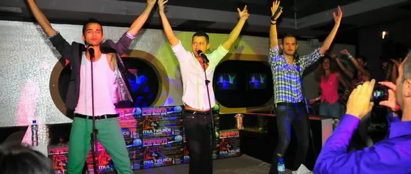 Наскочиха румънците Акцент за автографи