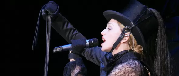 Мадона тръгна на половин цена