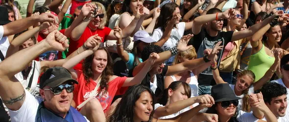 Beat It: Стотици танцуваха в памет на Майкъл Джексън пред НДК