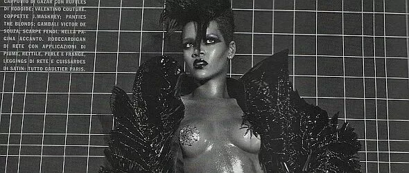 Риана се показа топлес в италианския Воуг