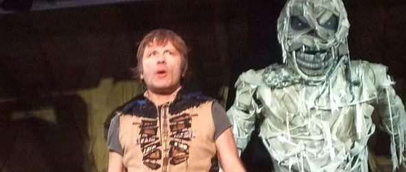 Брус Дикинсън направи филм за самозапалването