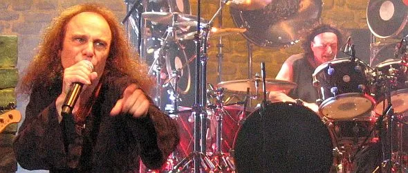 Дио спаси фен от самоубийство