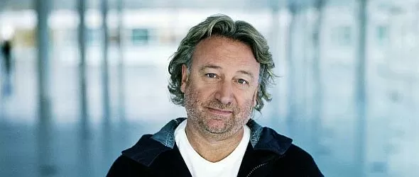 Питър Хуук (Ню Ордър) фалшифицирал автографи