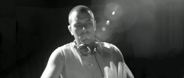 Всички с каски за Хелоуин: Си Джей Болънд на Metamorphosis