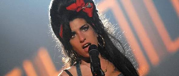 Закараха Ейми Уайнхаус в болница