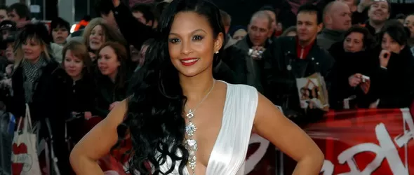 Алиша Диксън събира банда, идва с нея в България?