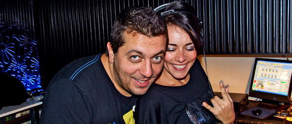 Are U Roboloco?, питат Мис Лидия и Смърфа