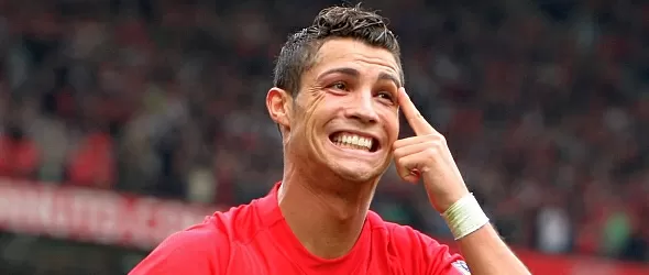 Роналдо запя кавъри на Бари Уайт и Хулио Иглесиас