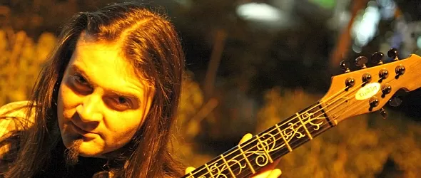 Тома с първи клубен лайв в София