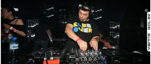 DJ Смърф и DJ Витяз feat.Метрополис в Ескейп