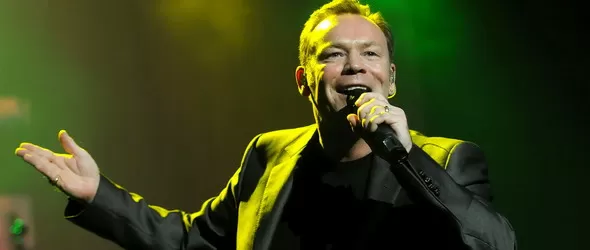 Али Кембъл пее UB 40 в София на 20 декември