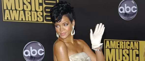 Риана отказа шампанско за $10 000