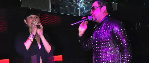 На тъмно! Устата и Софи Маринова в центъра на купона след полунощ