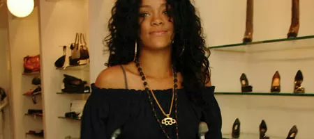 Риана си навехна крака