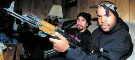 Новозелански политик опитва да забрани концерт на Айс Кюб