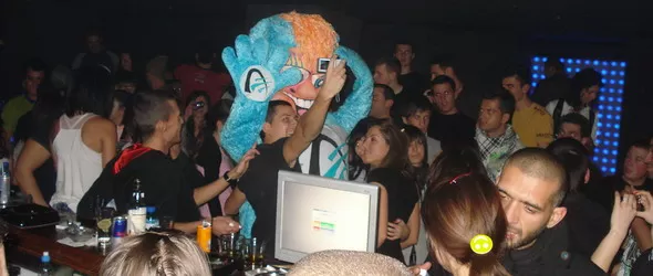 Плескавица! Стотици танцуваха на Alpha Underground