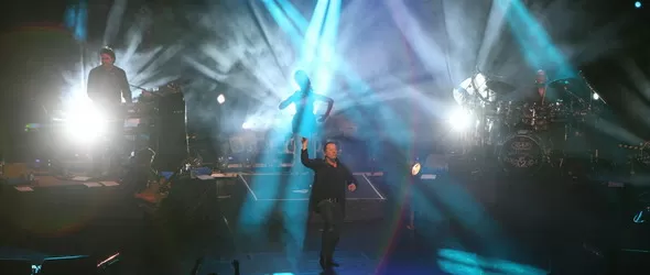 Симпъл Майндс в София! Музикално освещаване снощи