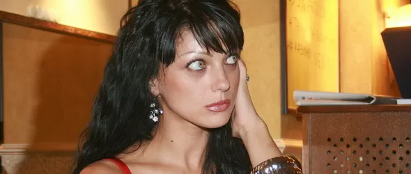 Емануела и Благой Георгиев се подминават като крайпътни знаци