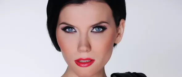 Теодора си отряза косата