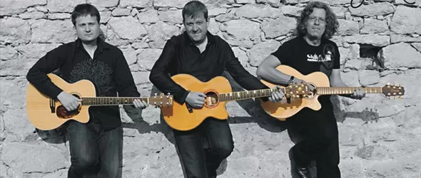 Иван Лечев трио свири на витрина по случай именния си ден! Yo-ho!