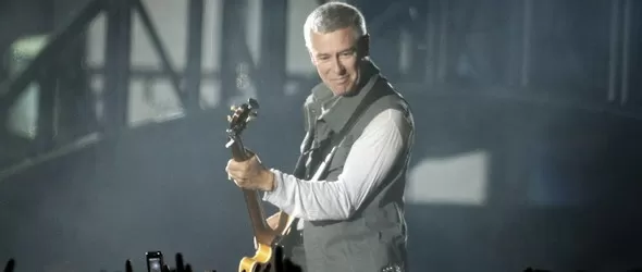 Адам Клейтън (U2) съди асистентката си