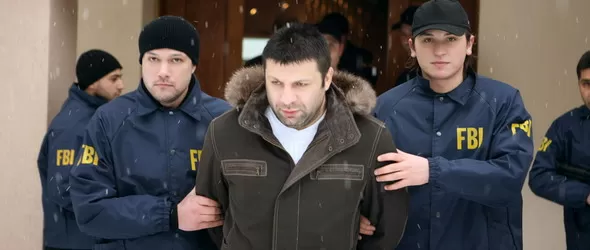 Тони Стораро влиза в затвора, Теодора страда за него