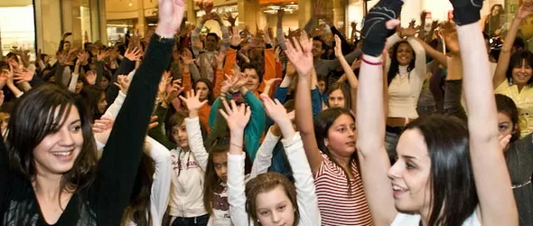 Най-масовият танц в България събра 150 в мол